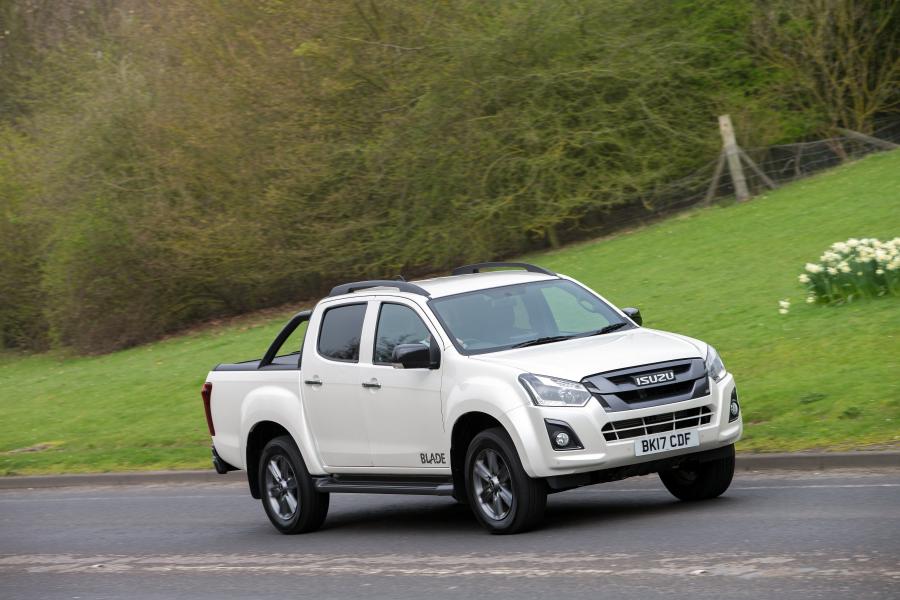 Isuzu D-Max Blade Double Cab 2017 года  (UK) (фото 25 из 52)